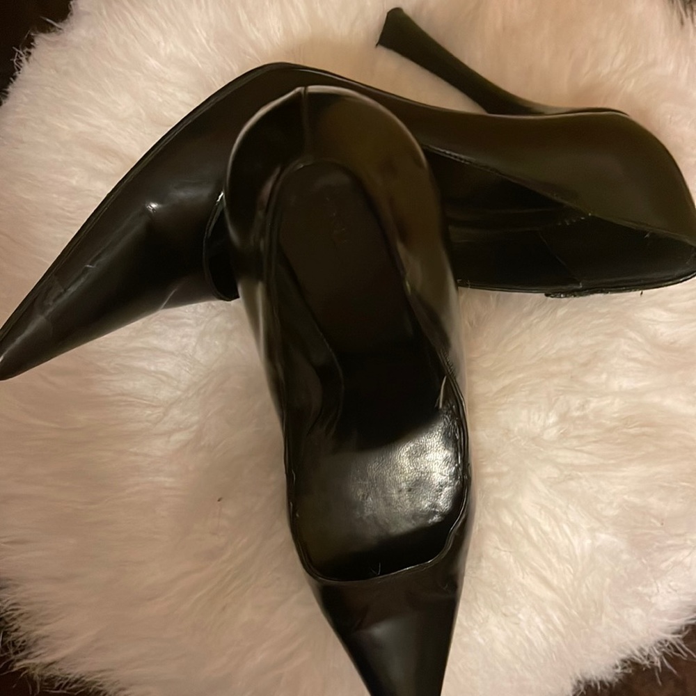 Black GUCCI heals just in time for HOLIDAYS